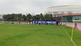 浙江毅腾第一练球迷拉横幅 认定降入中乙有其他因素？