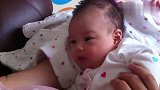 两个月的小宝宝和妈妈“聊天”，这温馨的互动太治愈了