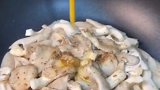 《椒盐平菇》口感香脆，犹如热恋的感觉