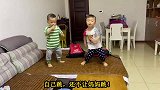 俩宝宝在家跳舞，舞技不分高下，都是跳舞的天才！
