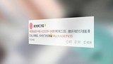 杨幂身穿无袖背心搭工装裤潮范十足，坐行李箱上眼神无辜