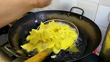 我们的厨师叫三舅