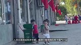 人类幼崽到底有多可爱，嘴里叼着棒棒的样子，霸气十足