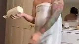 模仿刚洗完澡出来的老婆，哈哈哈，怎么可以这么真实