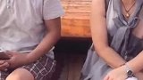 两个人吹起牛来，真是不相上下