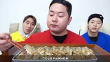 30个美味虾寿司，3位小哥猜拳决定，哪位会最惨