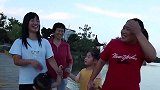 胖妹婆婆嘴馋火锅，胖妹二话不说拿出几百块做东，摆上一桌吃开心