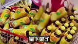 维他奶 慰问香港袭警自杀员工引不满，全国多地商户自发下架相关产品，市值蒸发超10亿元