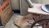 男子改造运料小车，变成移动灶台