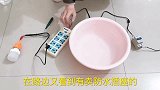 插座泡在水里灯也能亮？老电工一眼就看出了猫腻，别再上当受骗了