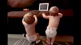 双胞胎小宝宝一起听音乐，接下来宝宝们的举动太可爱了！