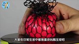 神奇的科学实验，当解压球遇上100吨液压机，这画面太酸爽了！
