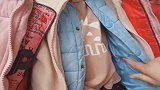 孩子吵着不舒服，老师拉开孩子衣服拉链后，瞬间懵圈了！