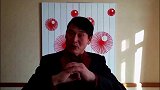 大衣哥与大衣嫂秀恩爱笑容羞涩，家中墙壁装修很抢镜