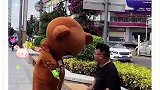 这熊真的是想挨打。。。