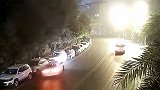 泸州一男子深夜街头醉驾 车辆突然失控转着圈圈连撞5辆车