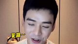 龚俊 透露有唱片公司给自己发邀请，在唱歌这条路上越来越自信啦～你看他都笑得合不拢嘴了