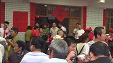 云南大山里面的婚礼，很偏僻但亲戚多，新郎新娘敬酒都忙不过来