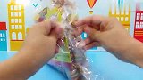 试吃网红零食超级飞侠汉堡包糖，软弹好吃嚼一嚼更美味