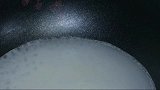 韩国小店，特色焦糖拿铁咖啡，这种吃法有点甜