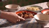 农民农民饿了大半辈子，第一次吃上酱香红烧肉，苦日子熬到头了