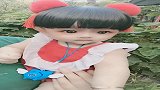 这小萝莉也太可爱了吧，笑起来的瞬间，好想把她偷回家