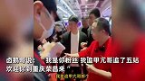 卤鹅哥车展投喂周鸿祎，被保镖“擒拿”，周鸿祎调侃：别给我抹油