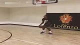 篮球-13年-尼克杨最新训练视频 连续命中7记超远三分-新闻