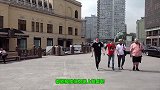 “蜂巢”能吃吗？小伙树上挖出一个，烤一下不要太美味了！