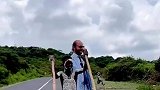 外国少数民族，想要看到高处