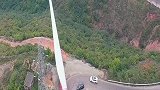 道士穿黄袍,师太手持倚天剑,完美通过短矮公路,厉害了好司机!