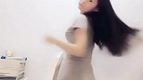 披肩长发搭配套装紧身裤这穿搭真是时尚靓丽