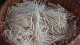 金针菇这个做法太好吃了，香辣脆爽，好吃又下饭，做法超简单