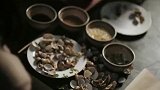霞光：混混调戏邻桌美女，不料美女是特工，一个人打趴三个