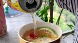 猫王：夏日西瓜的王者吃法，好吃到转圈圈会做饭的猫 西瓜