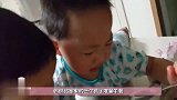 双胞胎为争夺一份食物，又上演了闹心一幕，结果妈妈都傻眼了！