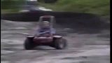 家庭滑稽录像：这车比快艇还牛