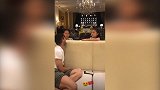 权健神锋演绎最佳撩妹技巧 帕托热聊两名中国萝莉
