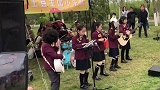 一支由小朋友组成的乐队，歌声奶声奶气萌化众人