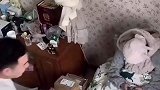 女子坐月子被闺蜜骗刷信用卡，丈夫摔打纸张崩溃让她走