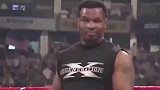 拳王泰森登上WWE，偷袭泰森可还行，一拳打趴下