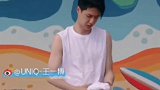 肖战王一博考古视频，一博这两件衣服应该是同一件吧，显微镜女孩