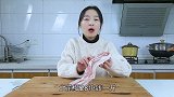 猪肉降价了，老妹50元买了一大坨，和儿子一块吃肉真过瘾