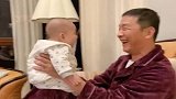 儿子的笑声，爸爸笑脸，让我想起小时候，眼泪没忍住