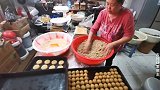 四川宜宾，每逢中秋佳节月饼加工忙不停，看看纯手工月饼如何制作