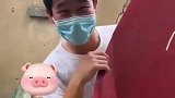 女子和前男友的订婚板忘扔了，丈夫又气又笑