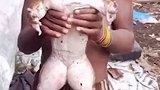 所罗门群岛村民发现巨型青蛙，体型像人类婴儿，被带回吃掉[发呆]