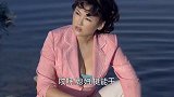 小寡妇在河边洗衣服，怎料被村里傻子戏弄，寡妇做法太霸气