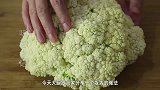 炒花菜很多人第一步就错了，难怪不好吃，看酒店主厨怎么做的