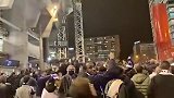 皇马球迷赛后庆祝疯狂大喊：“本泽马 你是我爸爸！”